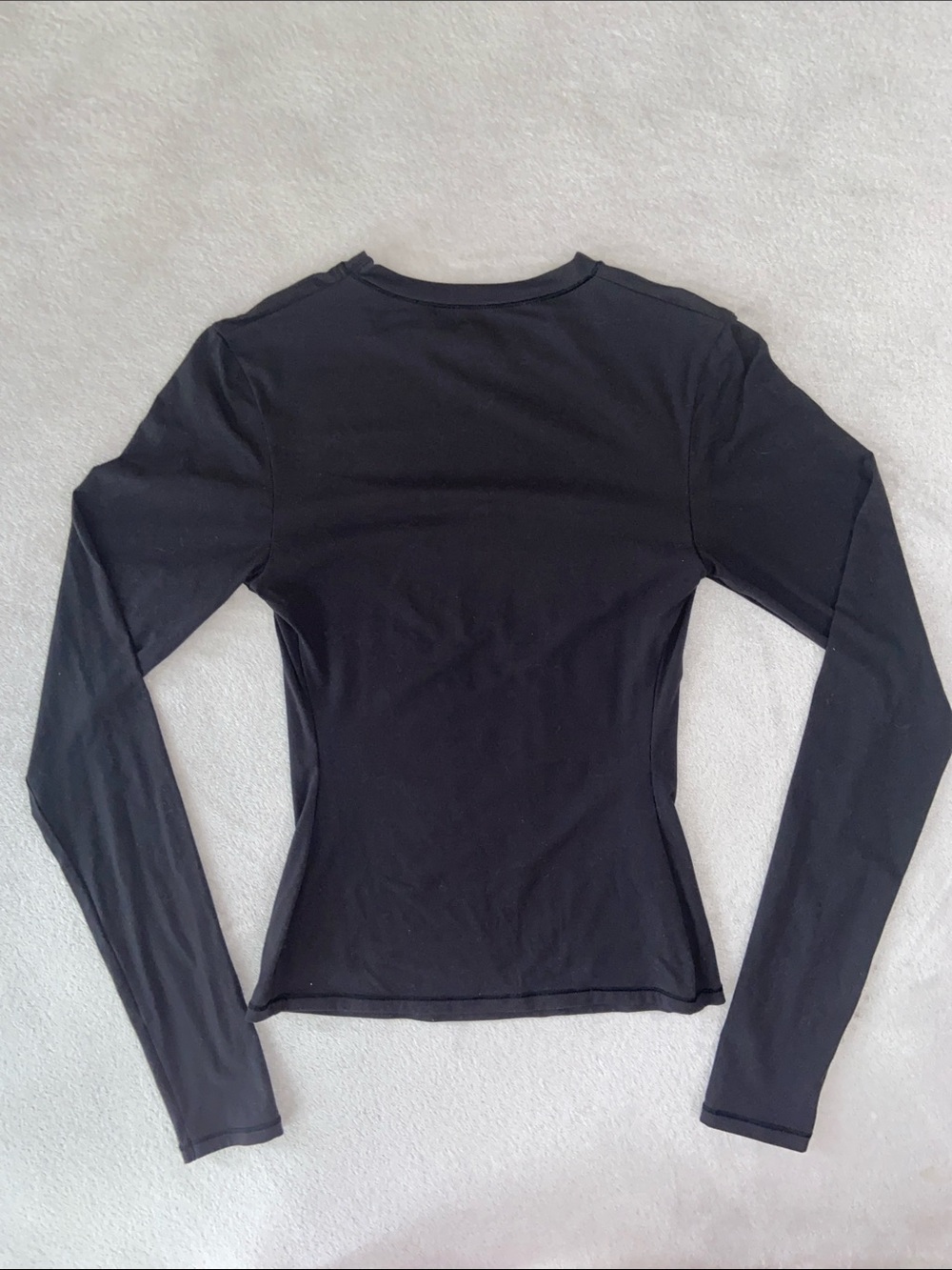 SKIMS Fits Everybody Long Sleeve T-Shirt in Onyx - Picture 7 of 8